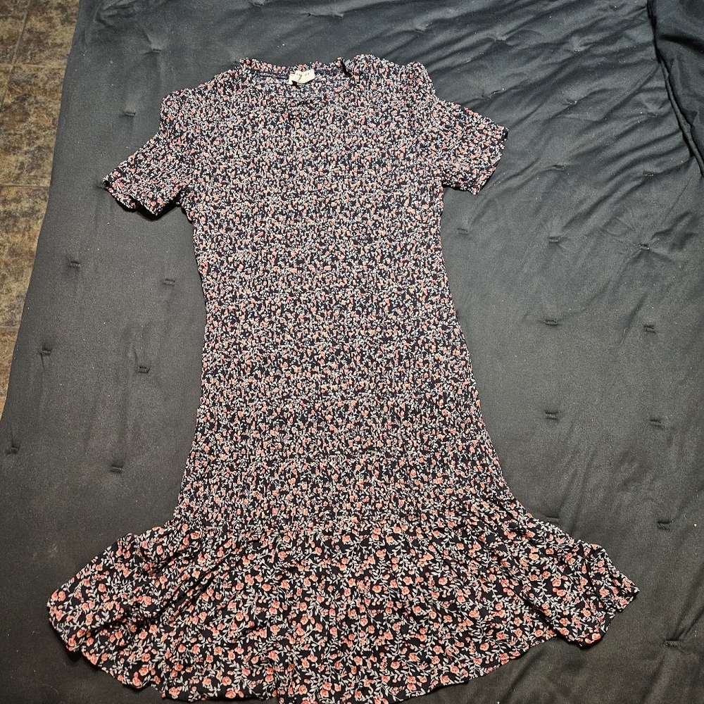 Dream of me floral print short sleeve dress. Size Medium
